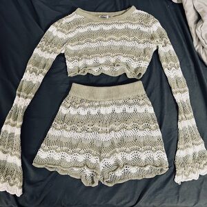 knitted princess polly cover up set!! 💐💚